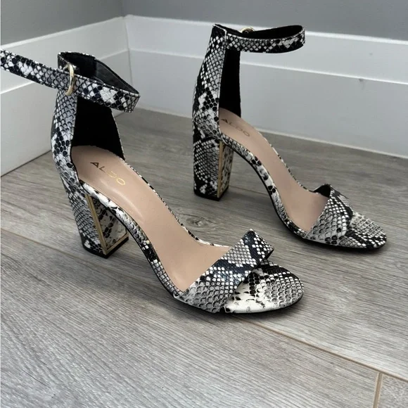 Size 7.5 Heels - Picture 1 of 5